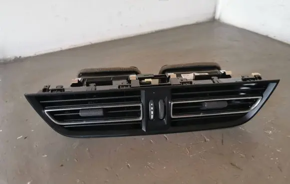 Porsche Macan (95B) Dash center air vent grill 95B819110E
