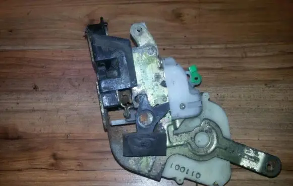 Mazda 626 Rear door lock