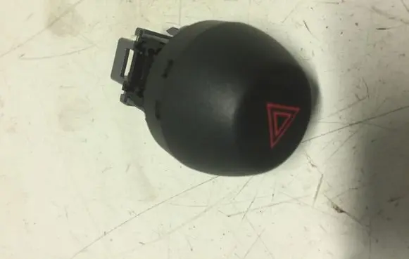 Toyota RAV 4 (XA30) Hazard light switch 15B060