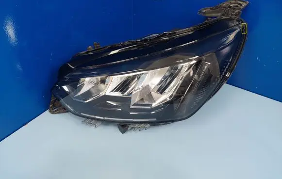 Peugeot 208 Headlight/headlamp 9833036380 90200109