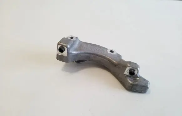 Volvo XC60 A/C compressor mount bracket 31401869