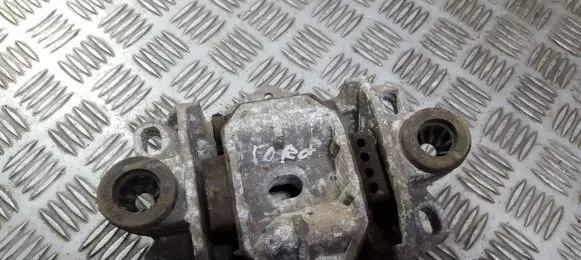 Engine mount bracket