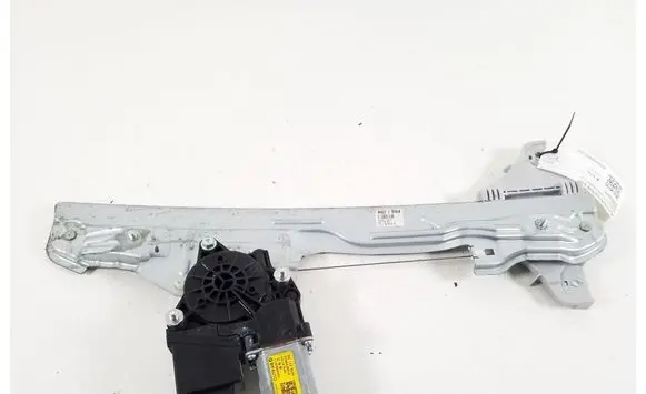 Hyundai Kona I Front door window regulator with motor 82402J9010
