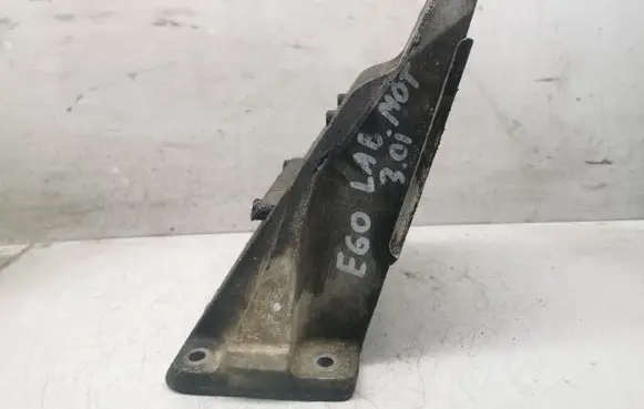 BMW 5 E60 E61 Engine mounting bracket 2211676112 24168110