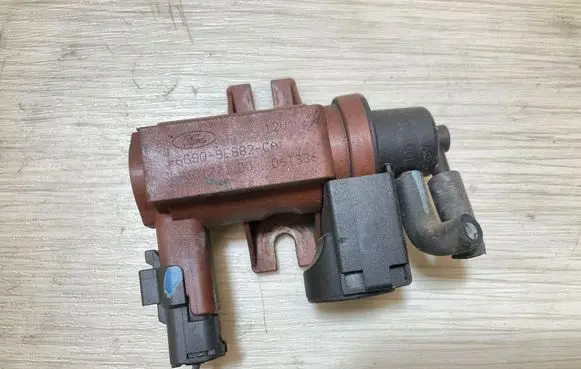 Volvo S40 Turbo solenoid valve 6G9Q9E882CA 06T336 70127100