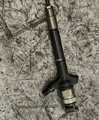 Toyota Avensis T250 Fuel injector 236700R030