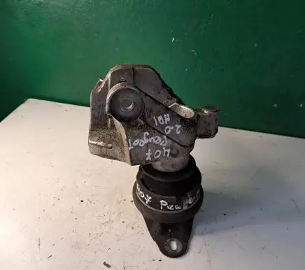Peugeot 407 Engine mount bracket 09110191