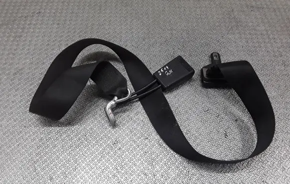 Mercedes-Benz E W124 Middle seatbelt (rear) 