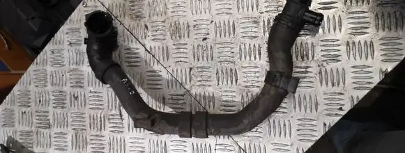 Engine coolant pipe/hose