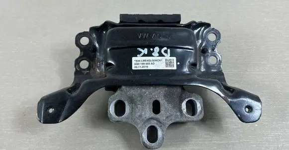 Volkswagen PASSAT B8 Gearbox mount 5Q0199555AD