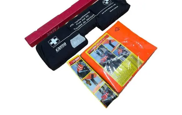 BMW 5 F10 F11 First aid kit 8270015 6770487 E1327R034006