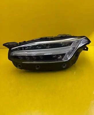 Volvo XC90 Headlight/headlamp 31655265