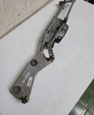 Mercedes-Benz ML W164 Front wiper linkage and motor A1648200240 46791779 54522811
