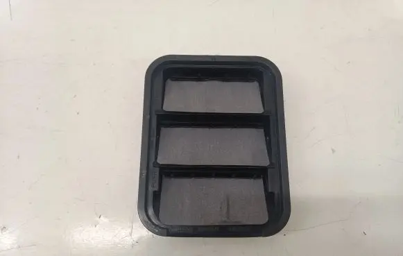 Nissan Qashqai J12 Quarter panel pressure vent 768046RS0A