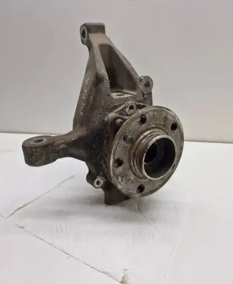 Volvo V70 Front wheel hub 9461944