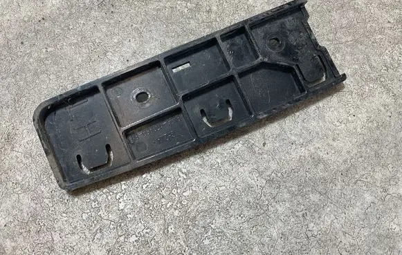 Front bumper mounting bracket