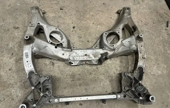 BMW 5 F10 F11 Front subframe 6796693 VT6N54L