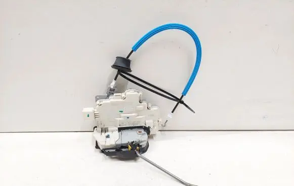 Audi A8 S8 D3 4E Rear door lock 4F0839015