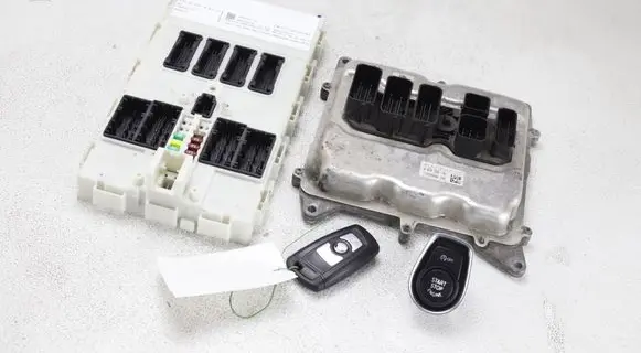 BMW 3 F30 F35 F31 Engine ECU kit and lock set 8639594