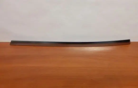Mercedes-Benz E A207 Front door glass trim molding A2077270322 5589