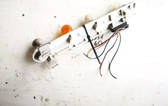 Skoda Fabia Mk1 (6Y) Tail light bulb cover holder 6y6945257