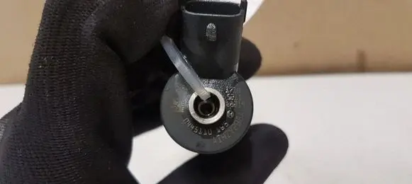 Opel Zafira B Fuel injector 0445110165