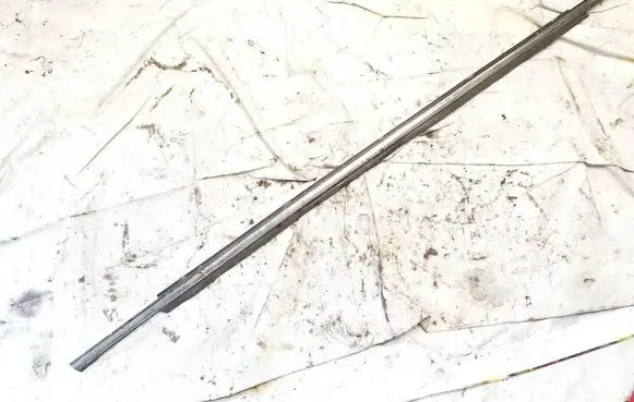 Toyota Avensis T250 Front door glass trim molding 