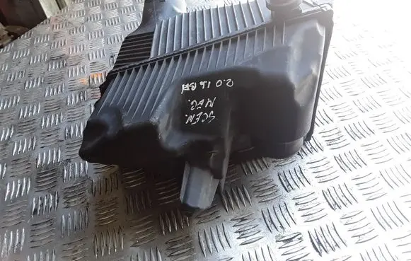 Renault Megane II Air filter box 8200166611