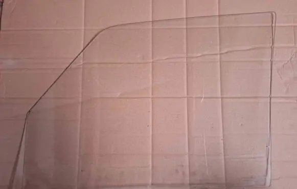Mercedes-Benz W123 Front door window glass four-door