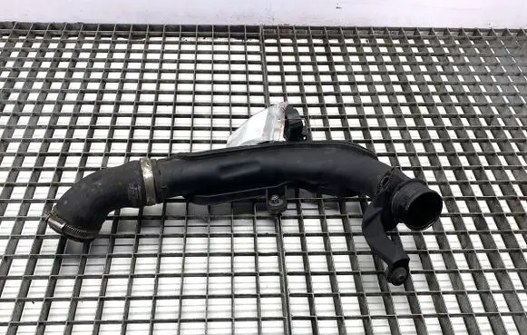 Volkswagen Tiguan Intercooler hose/pipe 1K0145770AE