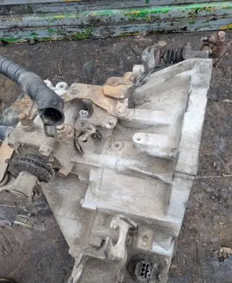 Toyota Yaris Manual 5 speed gearbox Y1071241