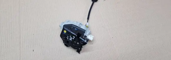Audi A4 S4 B8 8K Rear door lock 8K0839015