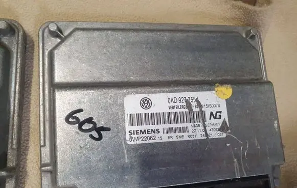 Volkswagen Touareg I Gearbox control unit/module 0AD927755J 5WP22062