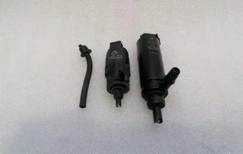 Ferrari FF Windscreen/windshield washer pump 71740944