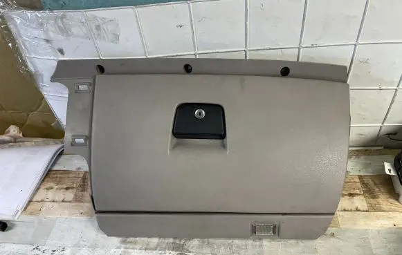Volvo V50 Glove box 8626141