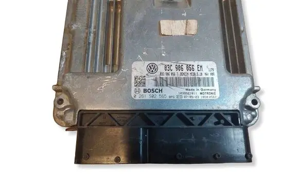 Volkswagen Golf V Engine control unit/module ECU 0261S02565 03C906056EM 03C906056T