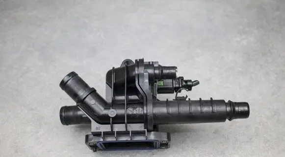 Thermostat/thermostat housing