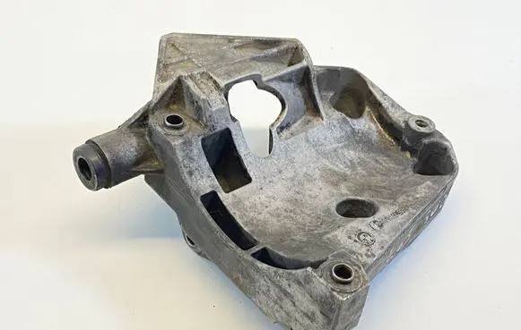 BMW 7 E65 E66 Generator/alternator bracket 7786708