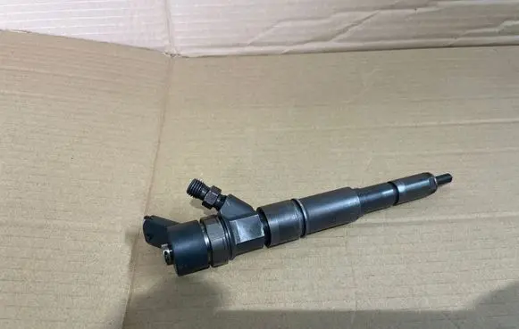BMW 5 E39 Fuel injector 0445110048