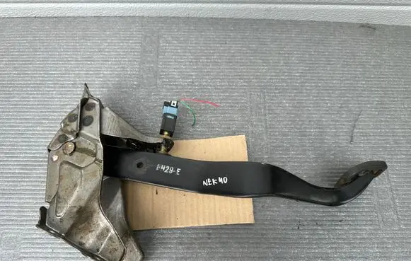 Nissan Patrol Y61 Brake pedal 46501VB000