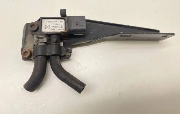 Skoda Octavia Mk2 (1Z) Exhaust gas pressure sensor 059906051C 0281006083