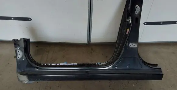 Front sill (body part)