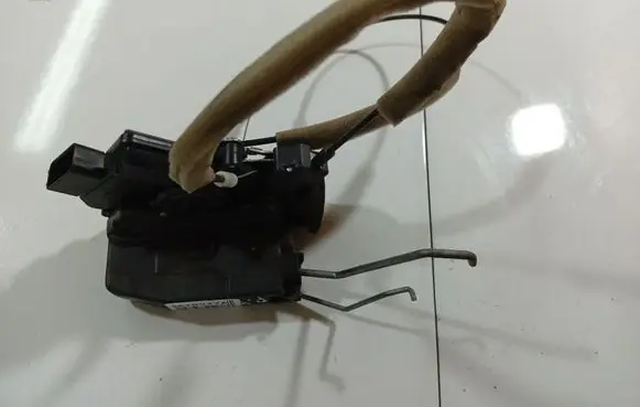 Mazda 3 I Front door lock