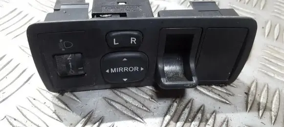 Toyota Corolla Verso E121 Wing mirror switch 183574 55539-32010