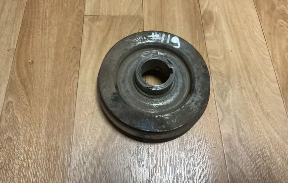 Mitsubishi Pajero Crankshaft pulley 
