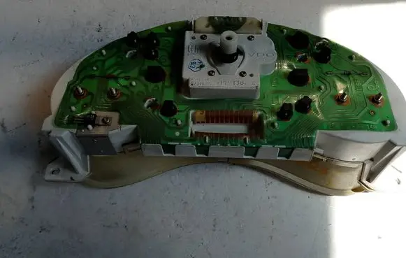 Opel Corsa B Speedometer (instrument cluster) 90386322