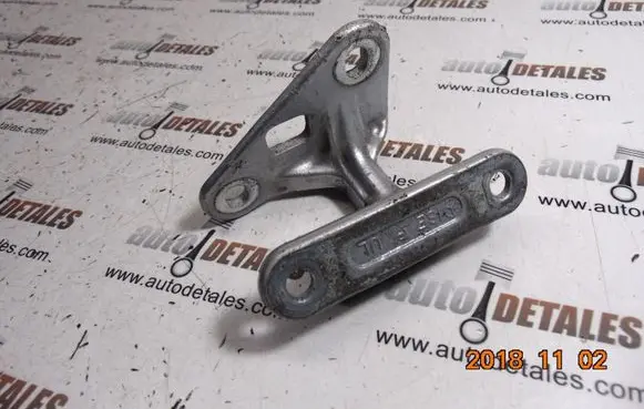 Mercedes-Benz E W211 Front door upper hinge