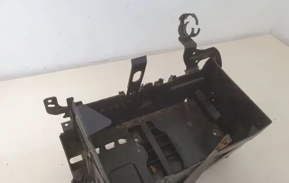 Opel Astra J Battery box tray 13308434