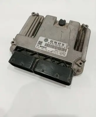 Volkswagen Touran II Engine control unit/module 03C906027DA 03C907309G 0261S06720