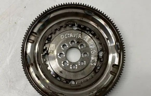 Skoda Octavia Mk3 (5E) Flywheel 06K105266E 121115 0010063